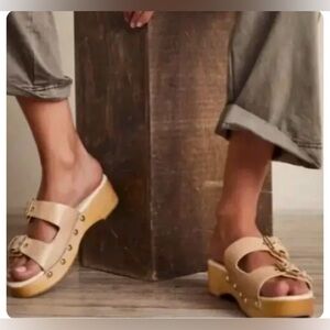 Free People Fiona Cream Croc Buckle Stud Accent Wooden Cushioned Clogs NWOT